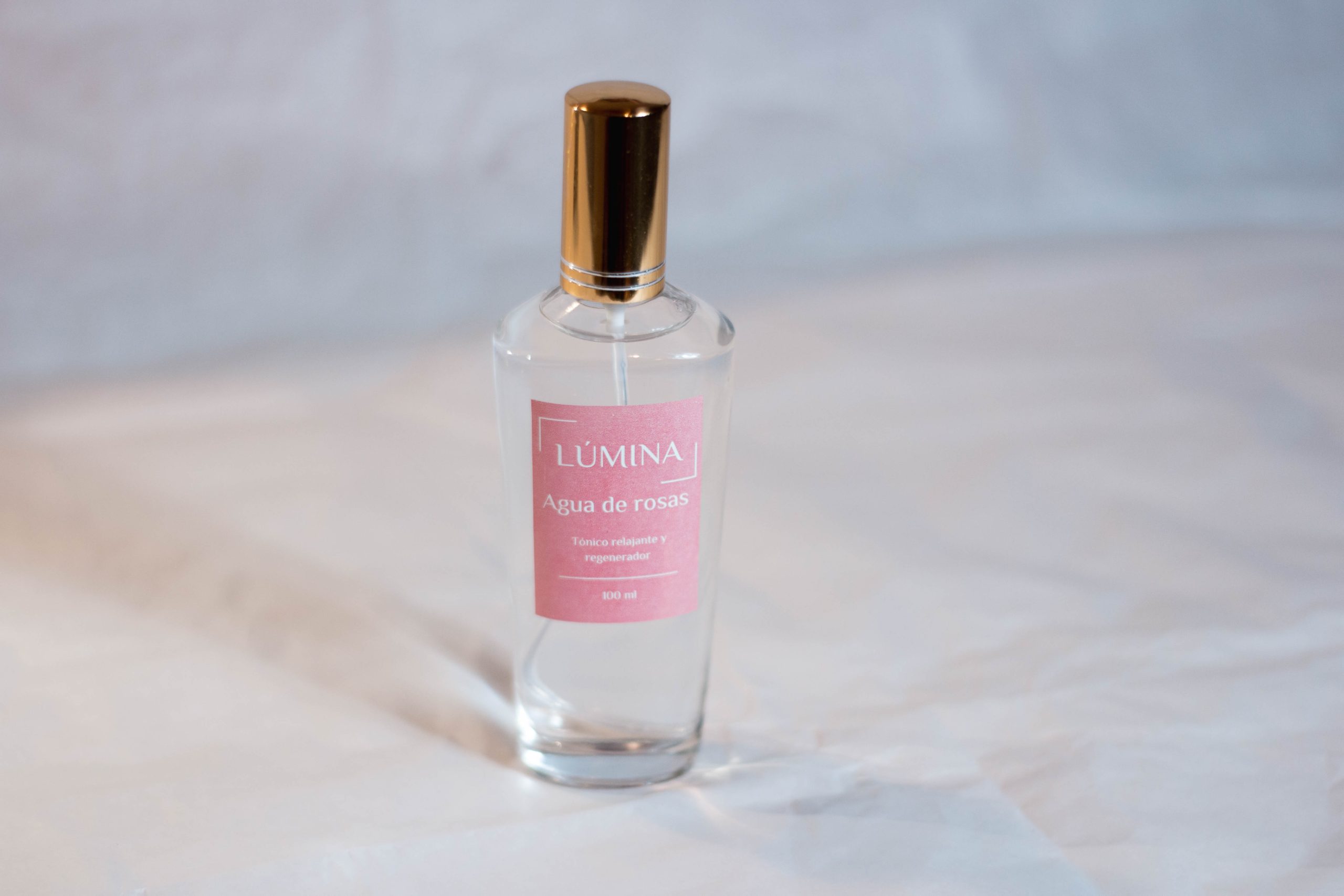 AGUA DE ROSAS Y ÁCIDO HIALURÓNICO100 ML